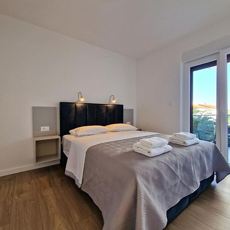 Apartments Okit Vodice Exteriör bild
