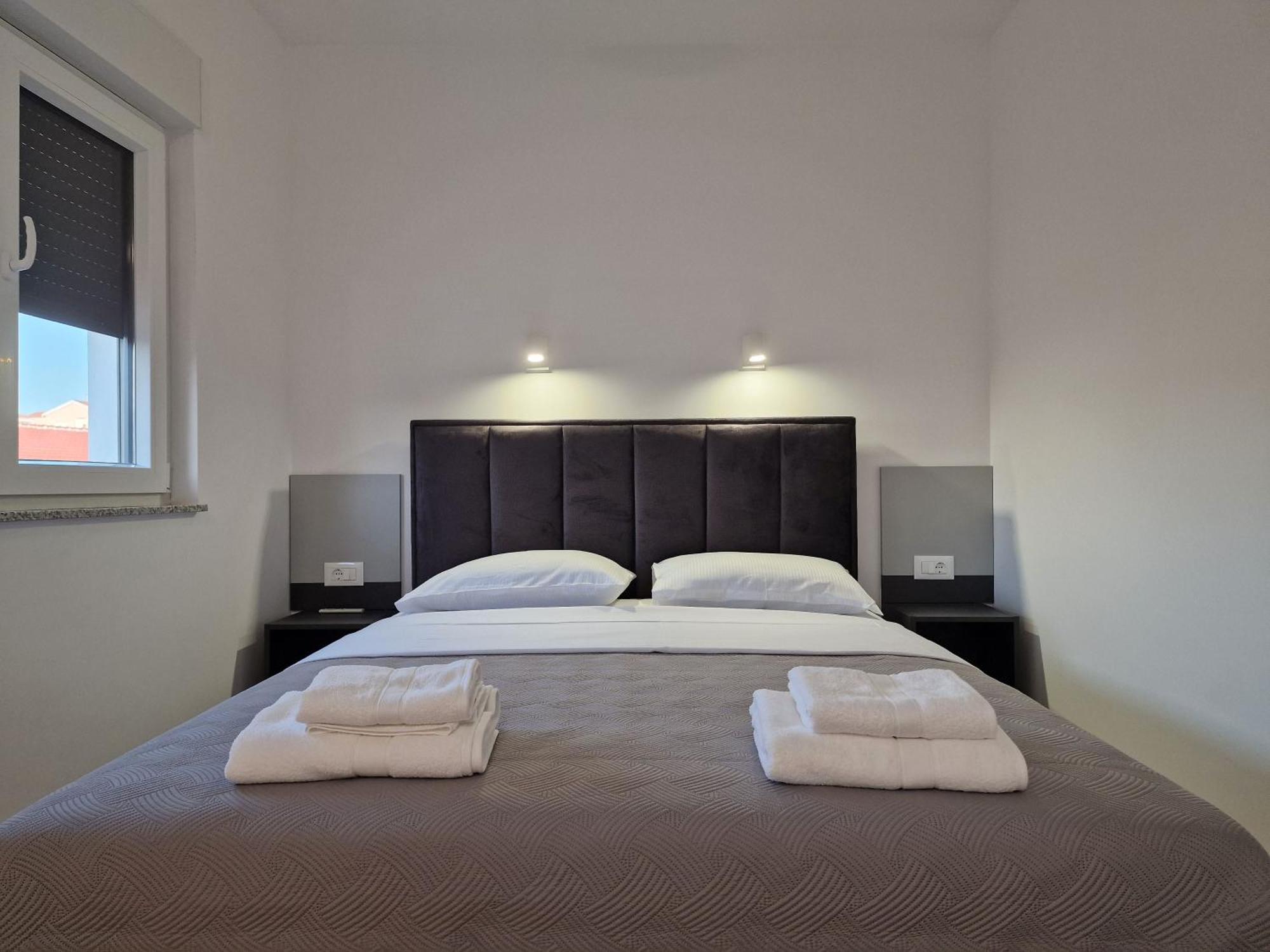 Apartments Okit Vodice Exteriör bild